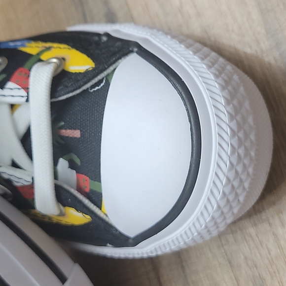 Converse Brand new in the box size junior 4=size women's 6. - Picture 2 of 15